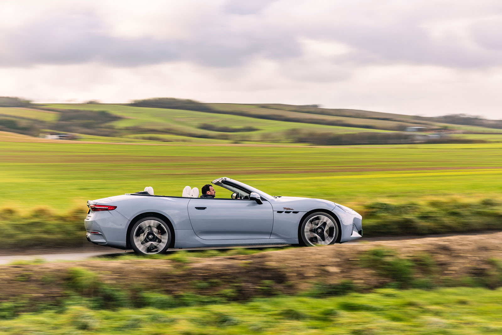 پایداری مازراتی گرن کابریو فولگوره در پیچ