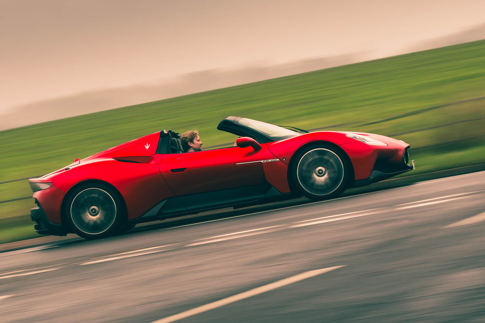 نمای جانبی مازراتی MC20