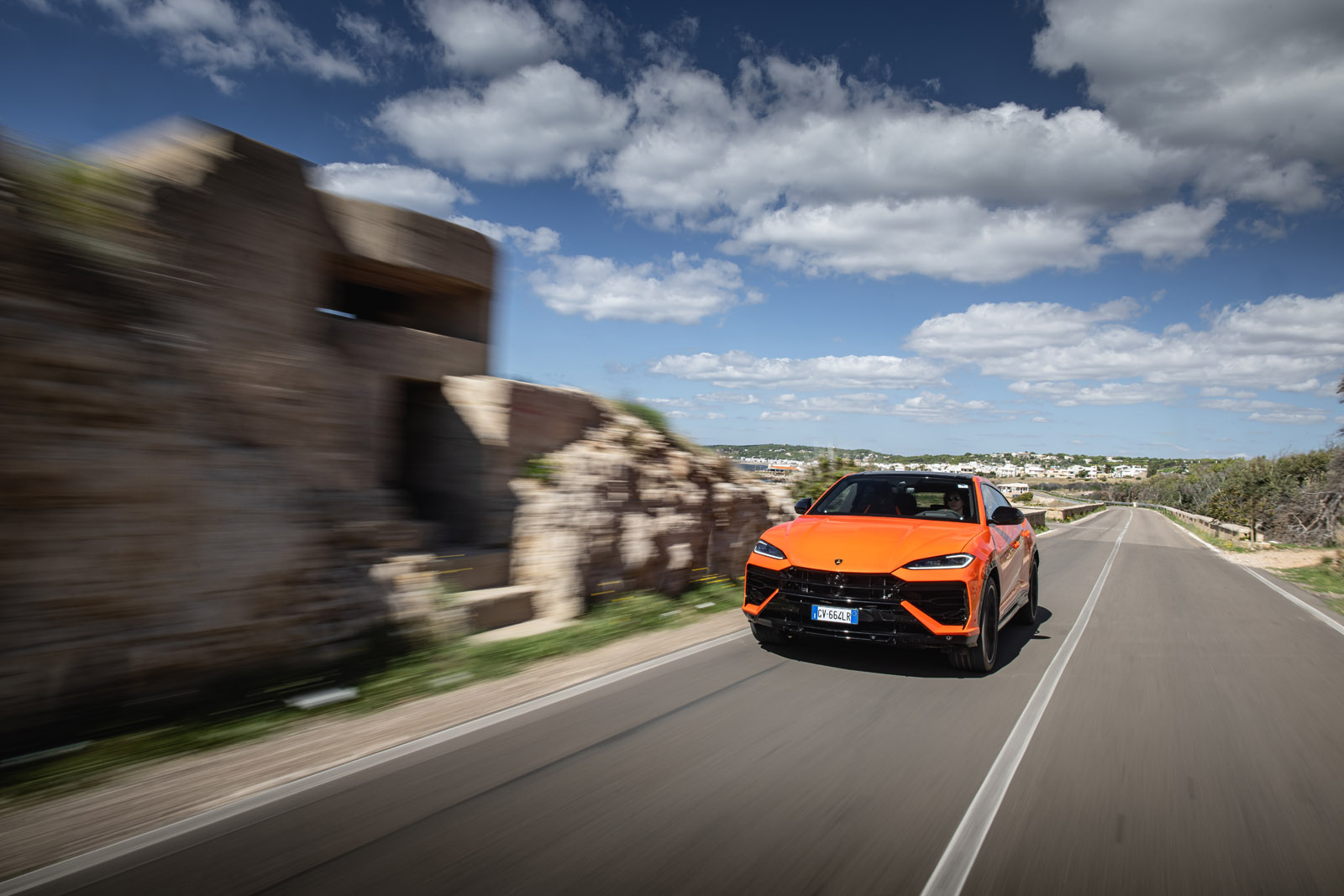 نمای جلوی لامبورگینی اوروس SE در جاده