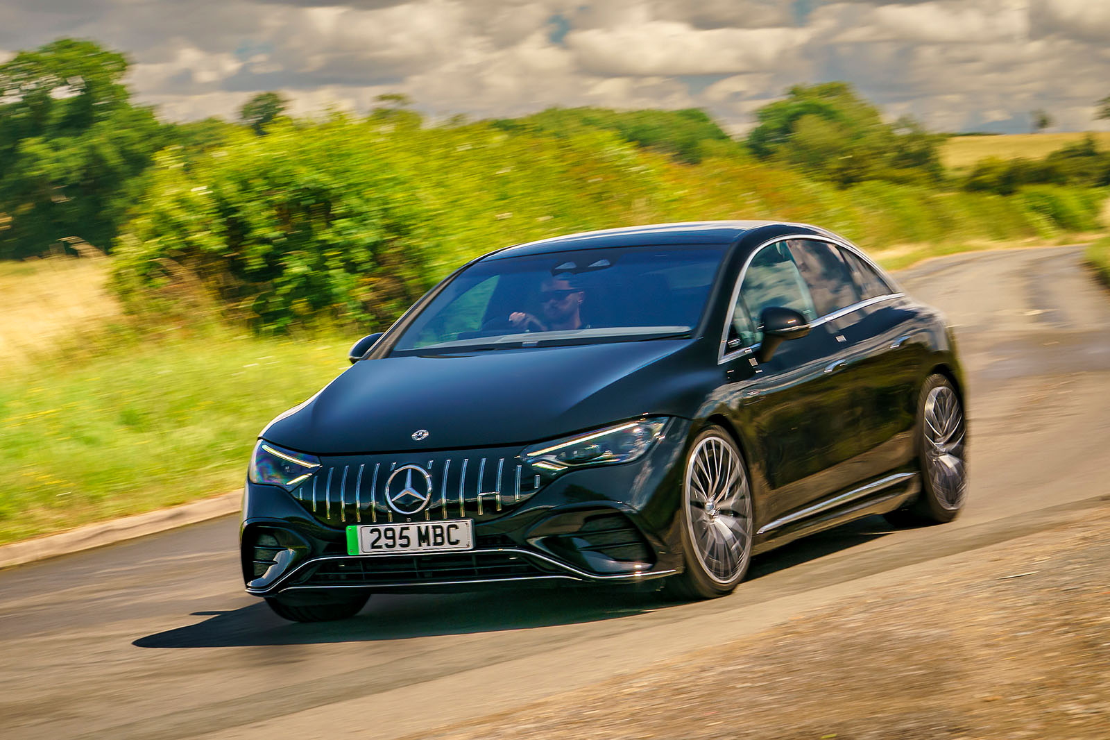 مرسدس AMG EQE 53 در پیچ