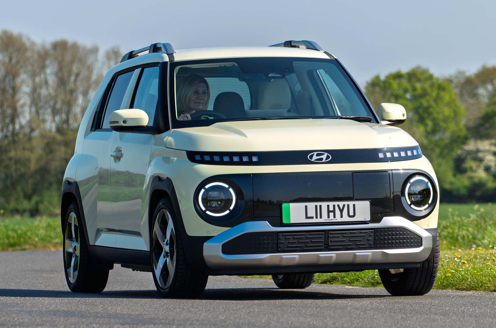 هیوندای اینستر در پیچ