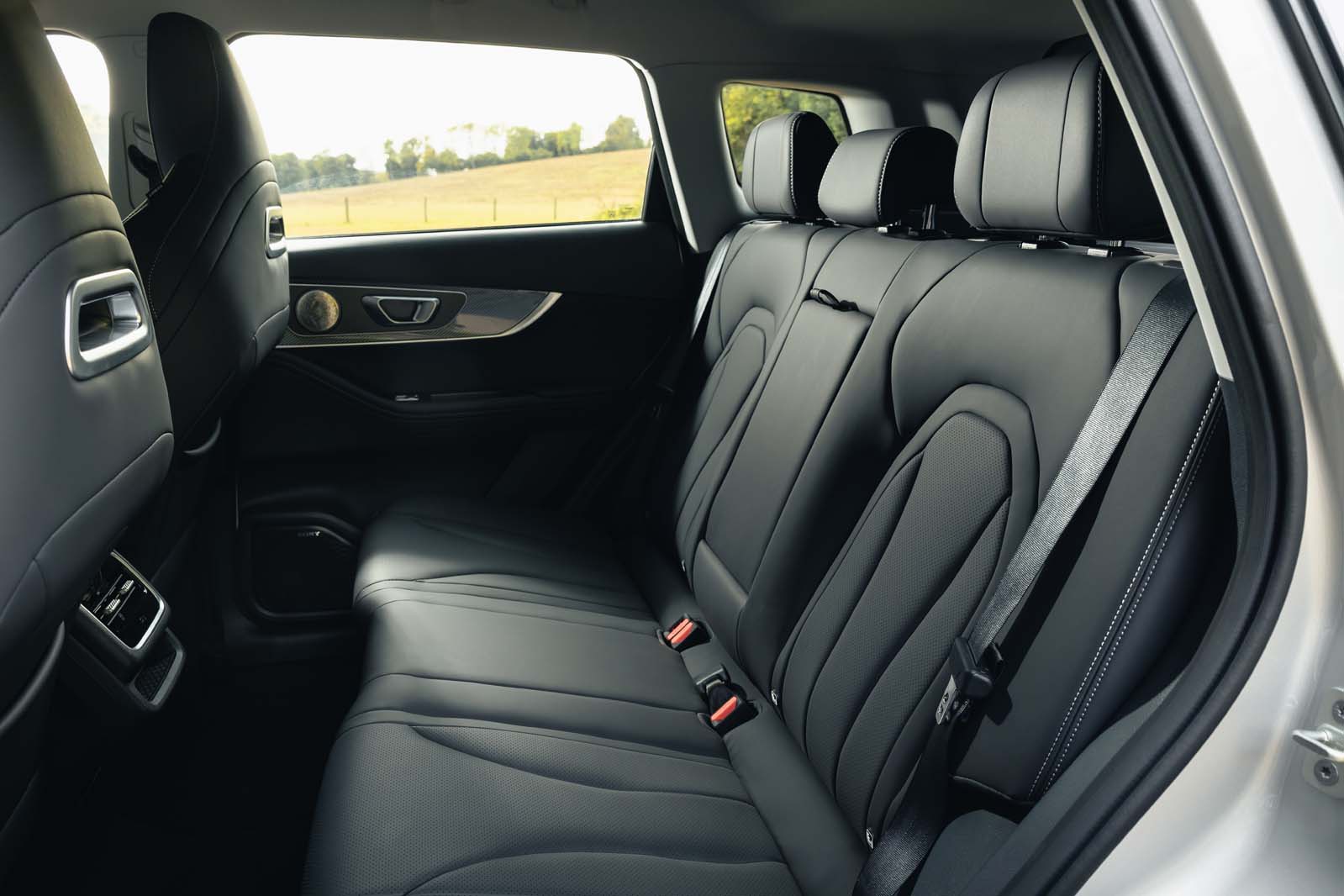 کابین داخلی و داشبورد چری تیگو ۷ پلاگین هیبرید