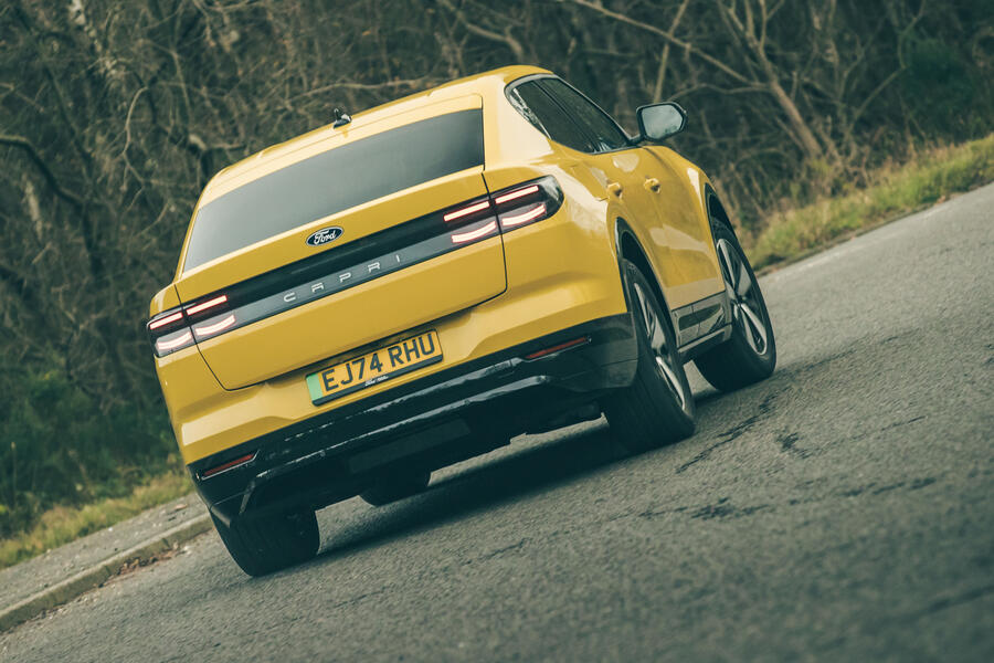 نمای جانبی فورد کاپری برقی 2025