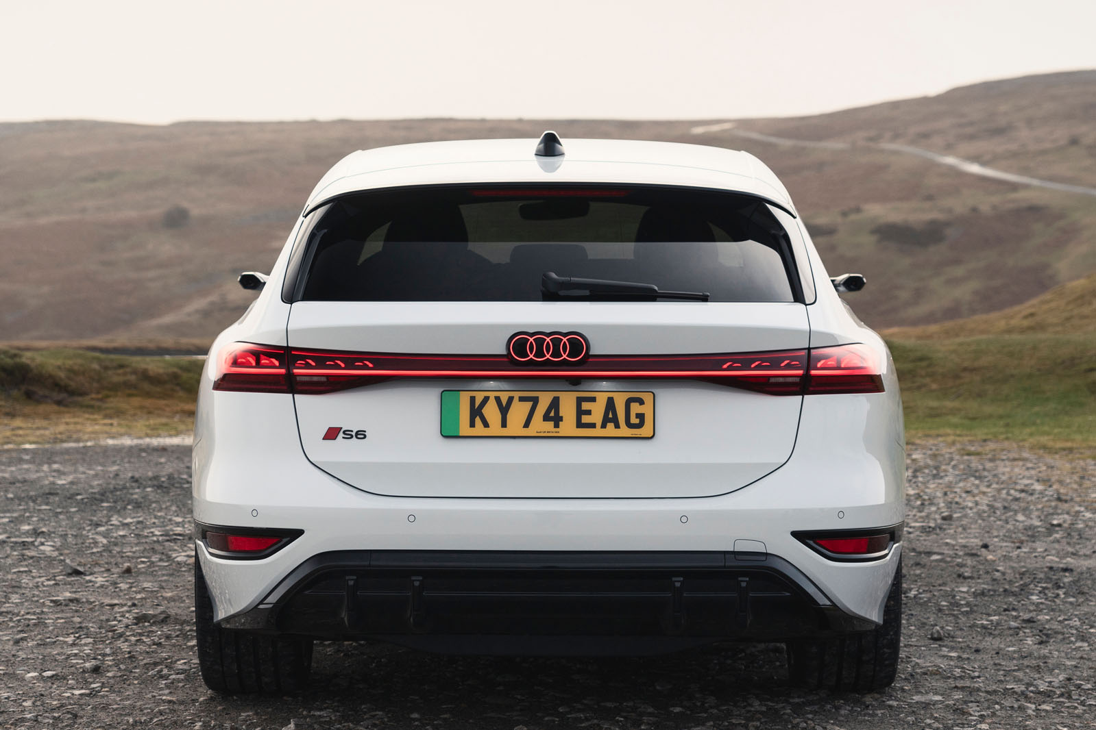 جزئیات طراحی عقب آئودی S6 ای ترون