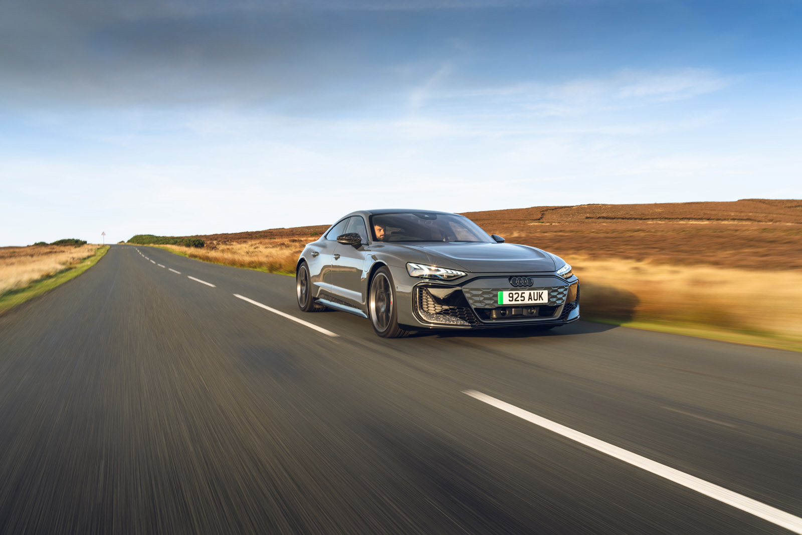 عملکرد آئودی S E-tron GT 2024