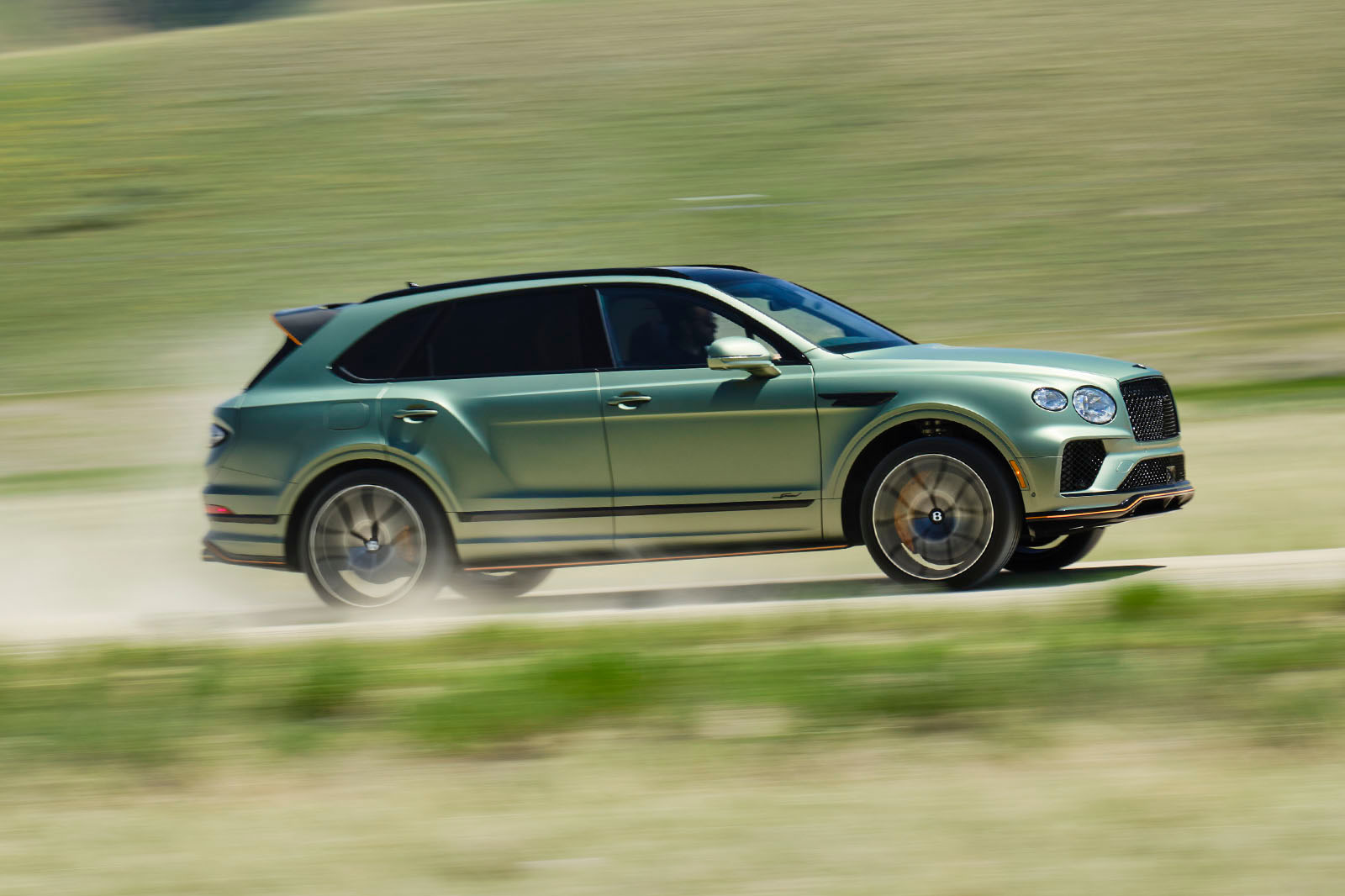 نمای جانبی بنتلی بنتایگا اسپید
