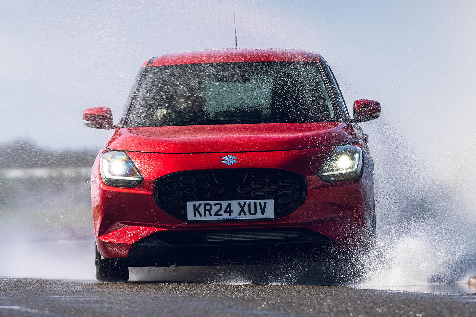 نمای جلوی سوزوکی سویفت