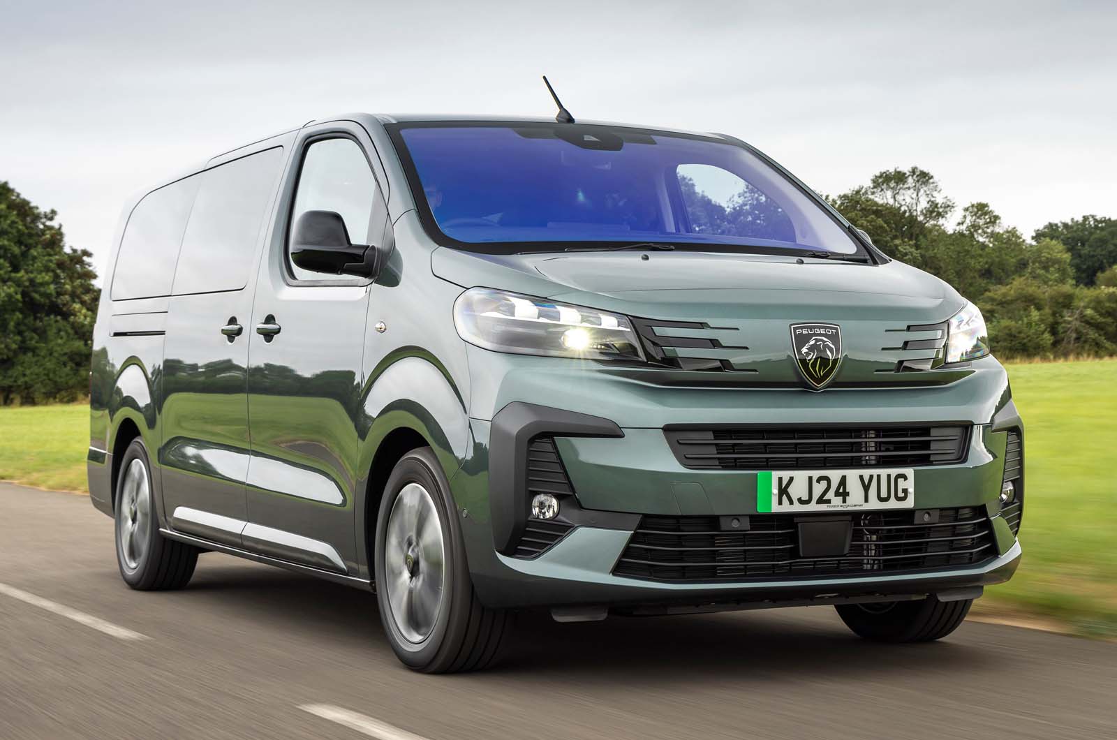 نمای کلی پژو E-Traveller مدل ۲۰۲۴