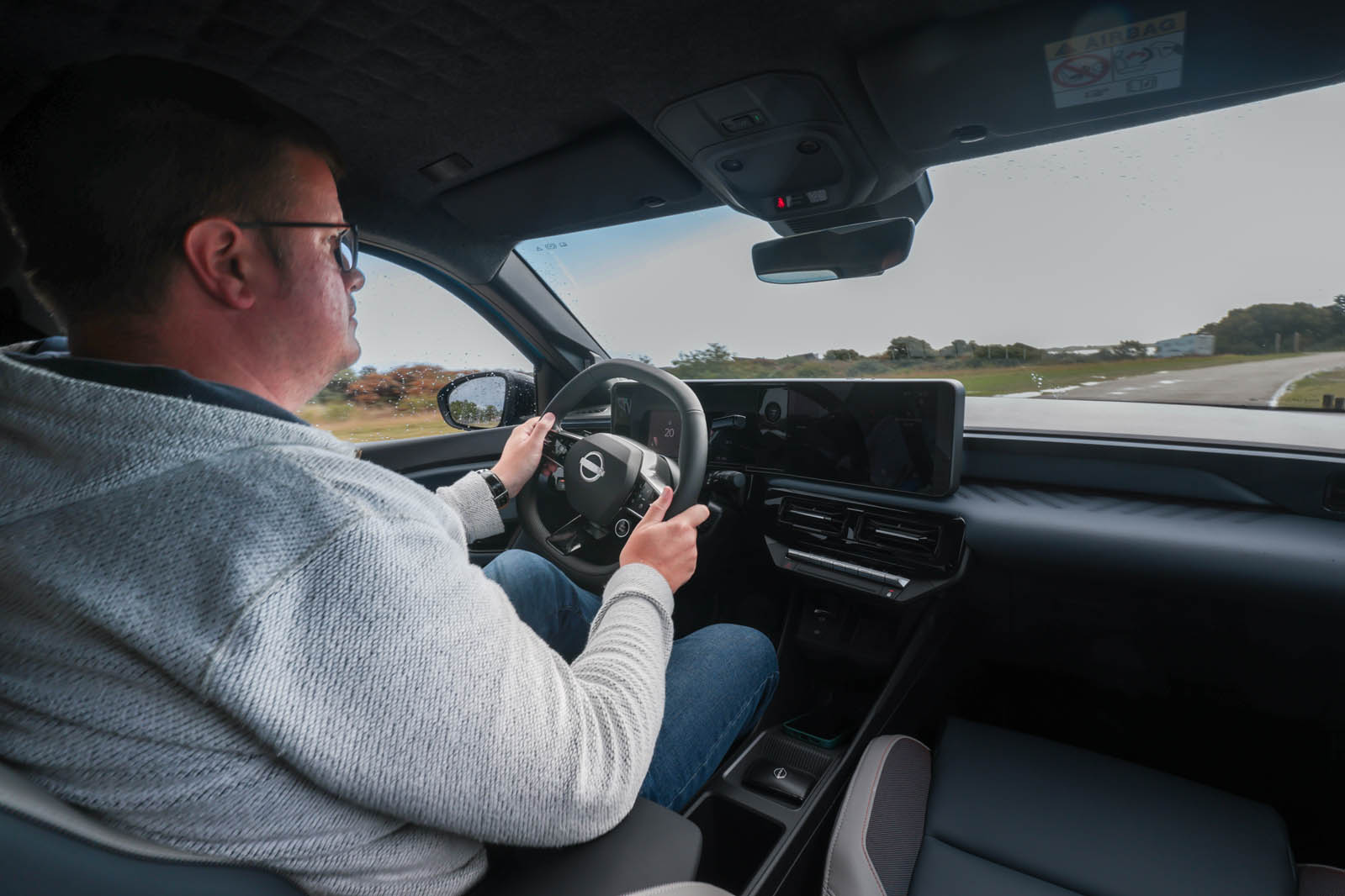 بررسی کابین نیسان میکرا 2025