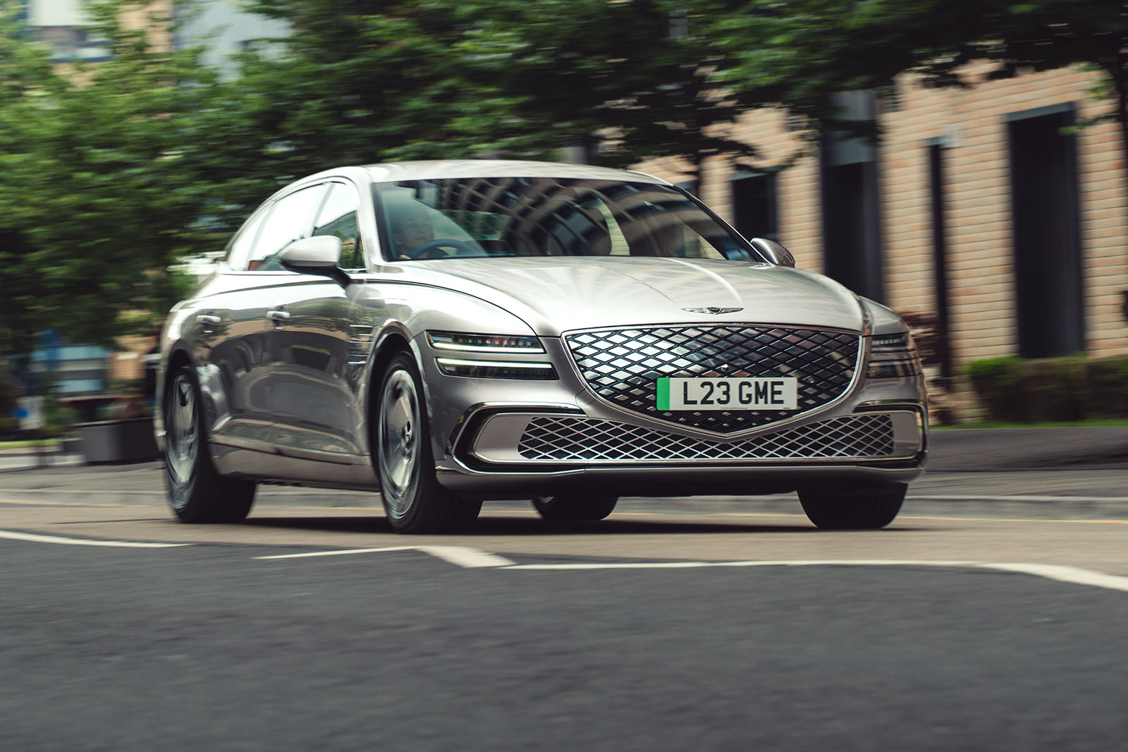 عملکرد فنی جنسیس G80 برقی در جاده