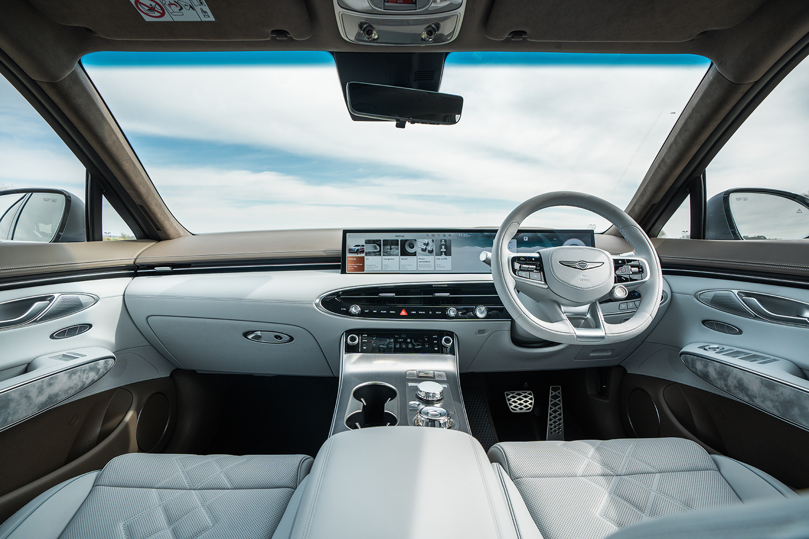 کابین و سیستم سرگرمی جدید جنسیس GV70