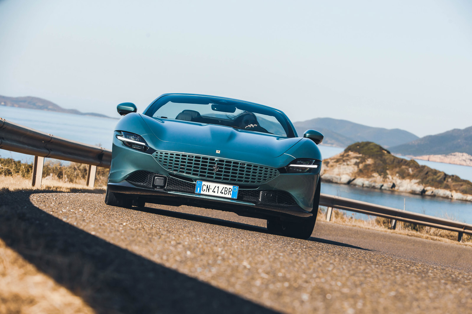 پیچیدن فراری روما اسپایدر کنار دریا