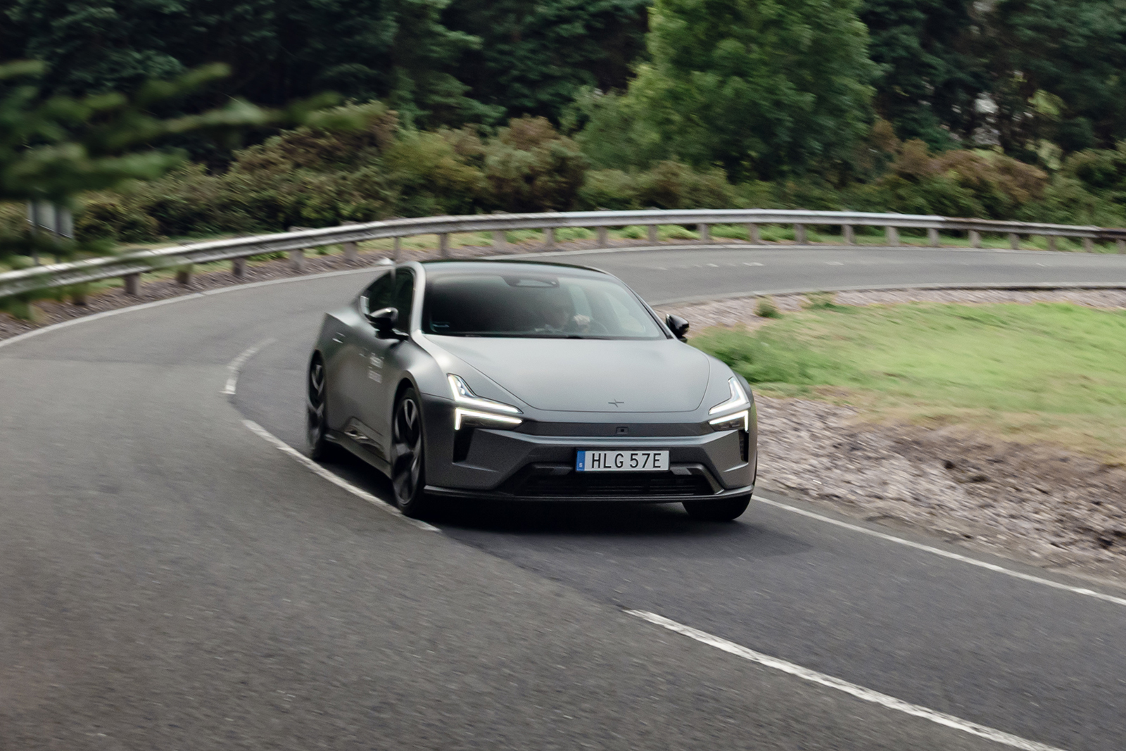 پولستار 5 در حال عبور از پیچ