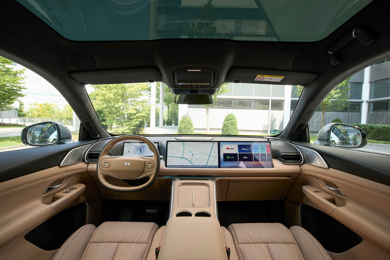 نمای داخلی و داشبورد ایکس پنگ G9