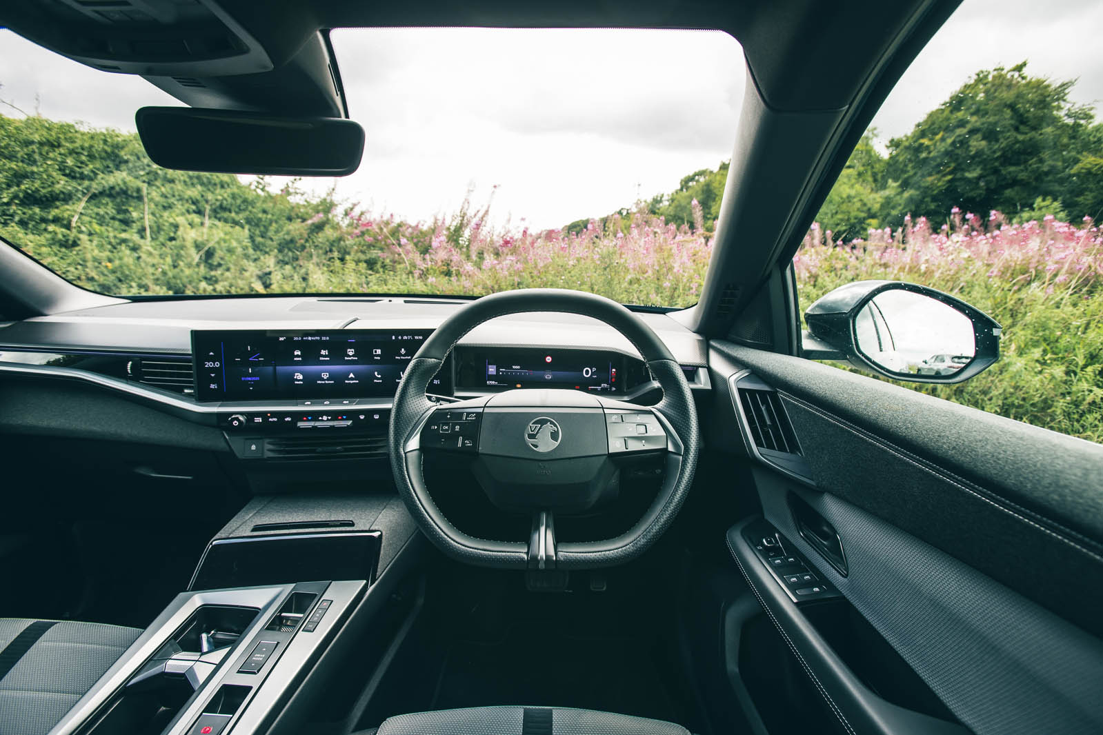 نمای داشبورد واکسول گرندلند