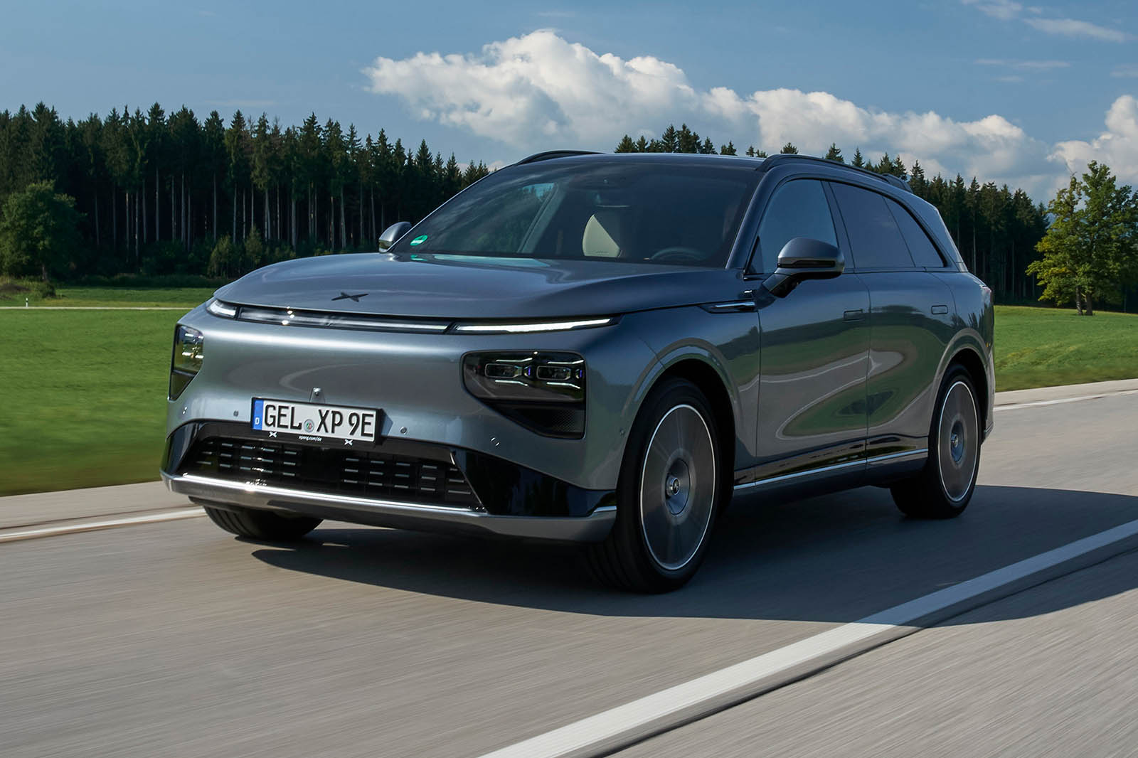 ایکس پنگ G9 در ایستگاه شارژ