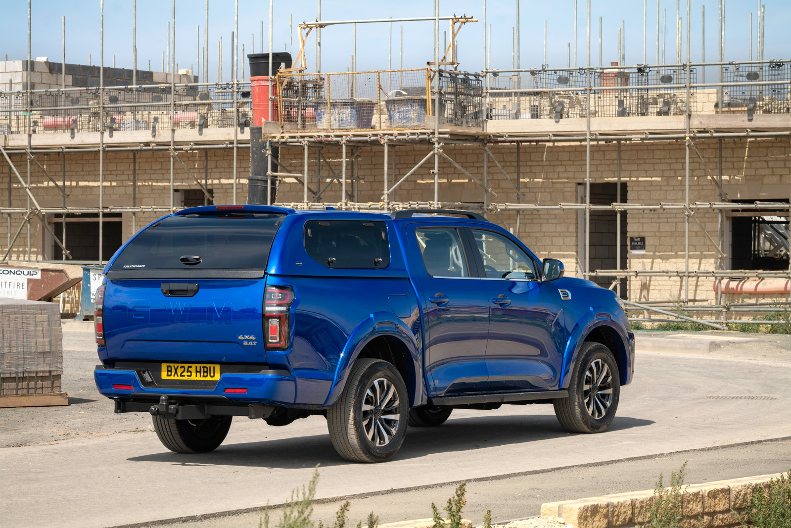 نمای عقب پیکاپ پوئر 300