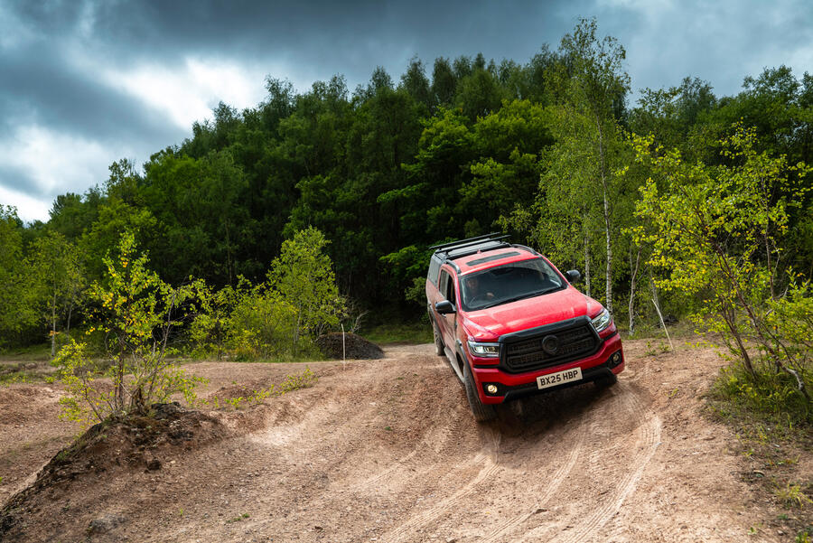 تست آفرود جی دبلیو ام پوئر 300 در گل و لای