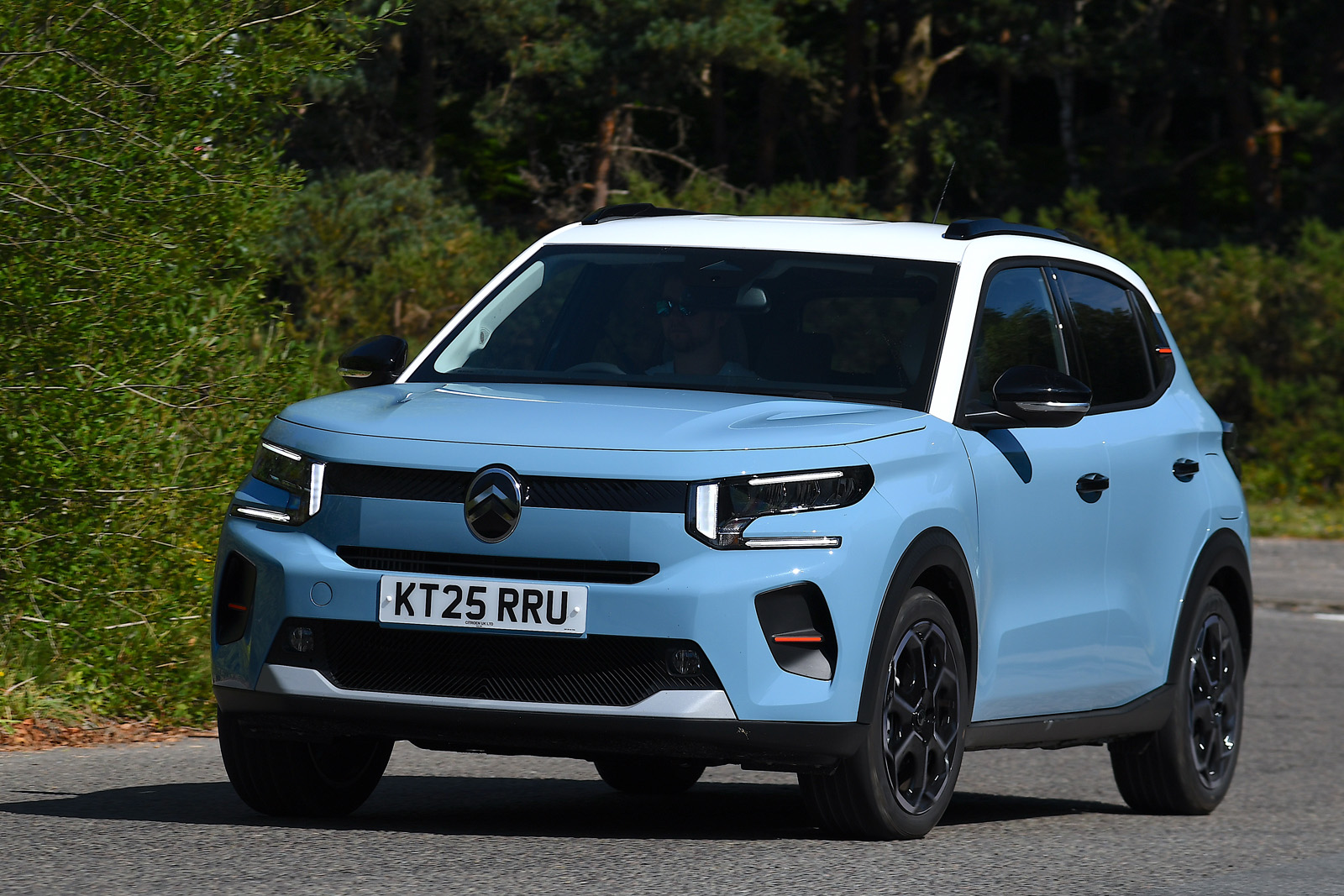 نمای جلو سیتروئن C3 در پیچ