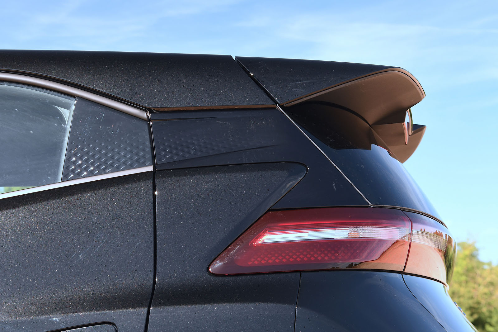 جزئیات ستون C در BYD Dolphin Surf