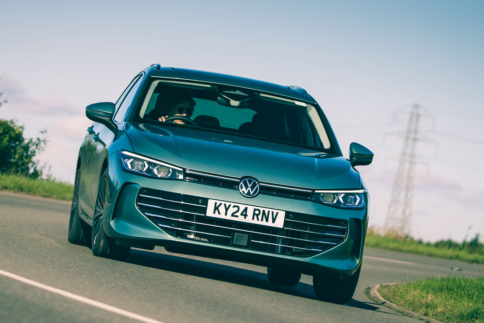 هندلینگ فولکس واگن پاسات در پیچ