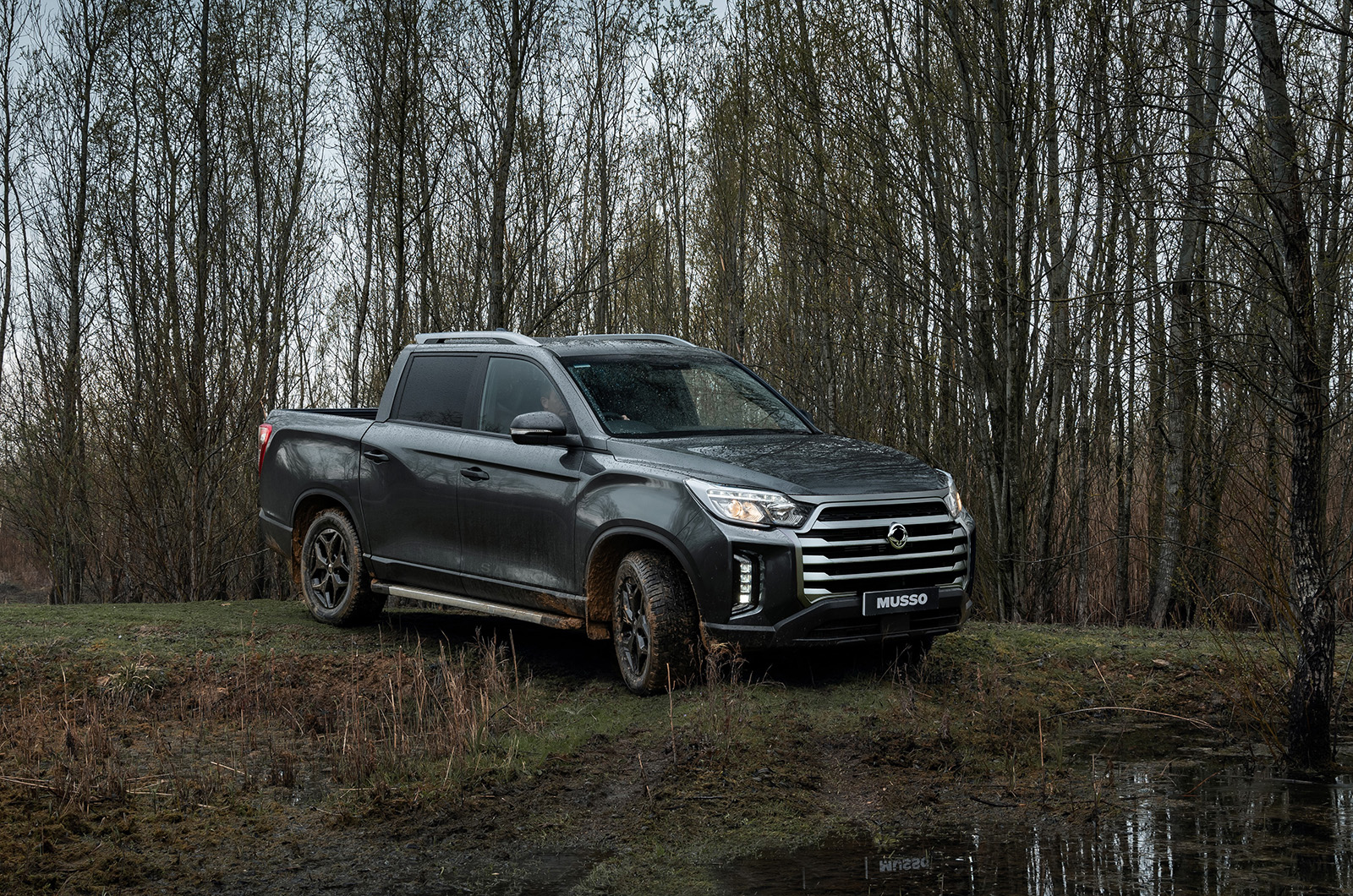 نمای سه رخ جلوی KGM موسو