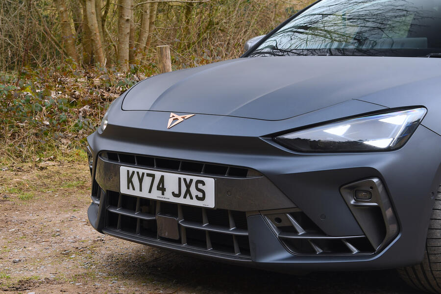 نمای جلوی کوپرا لئون