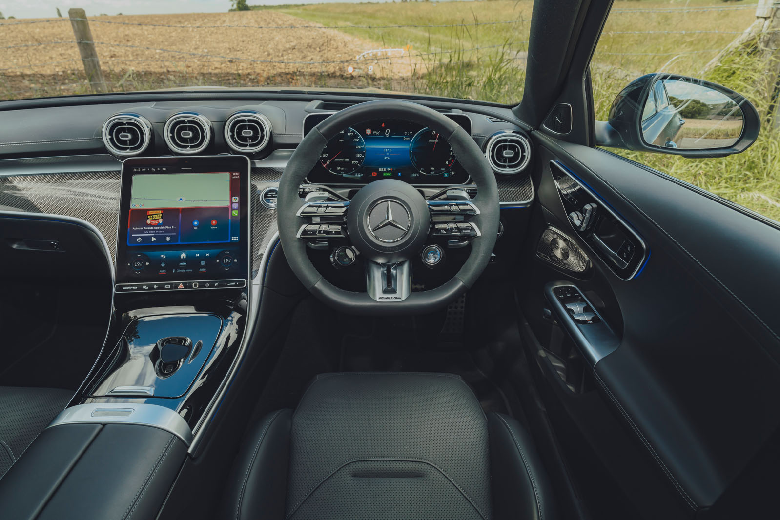 نمای داشبورد مرسدس آ ام گ C63 S