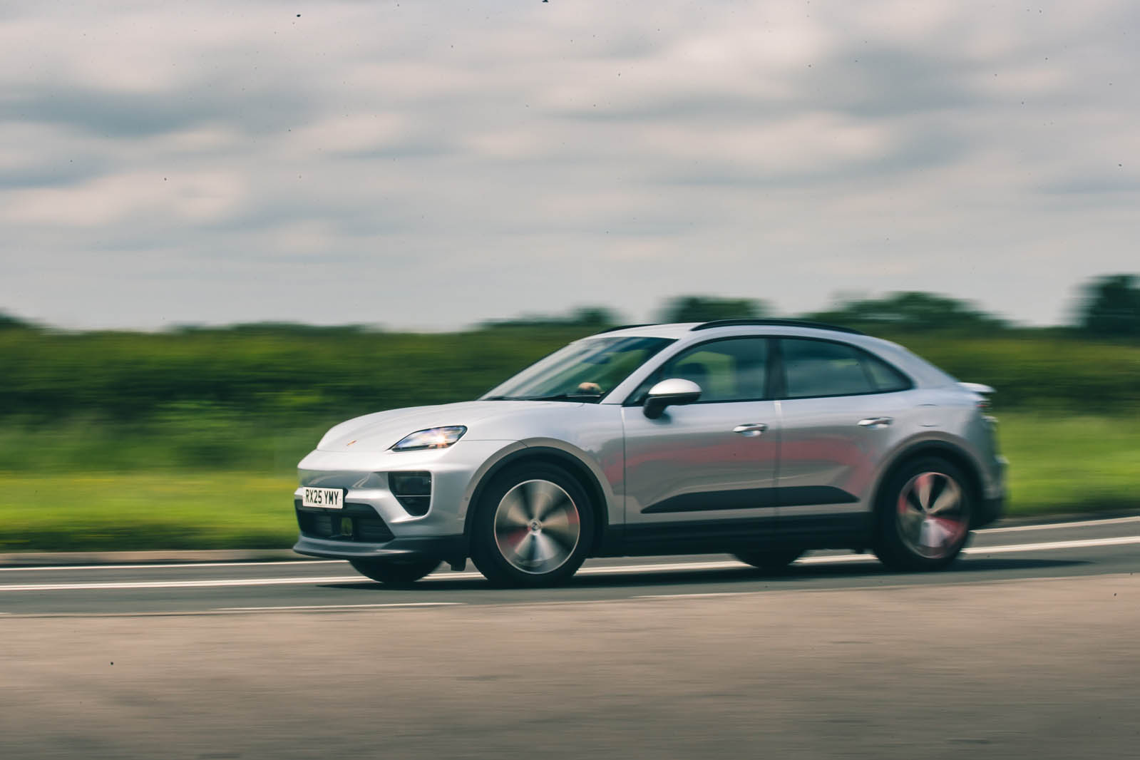 عملکرد پورشه ماکان الکتریک در رانندگی