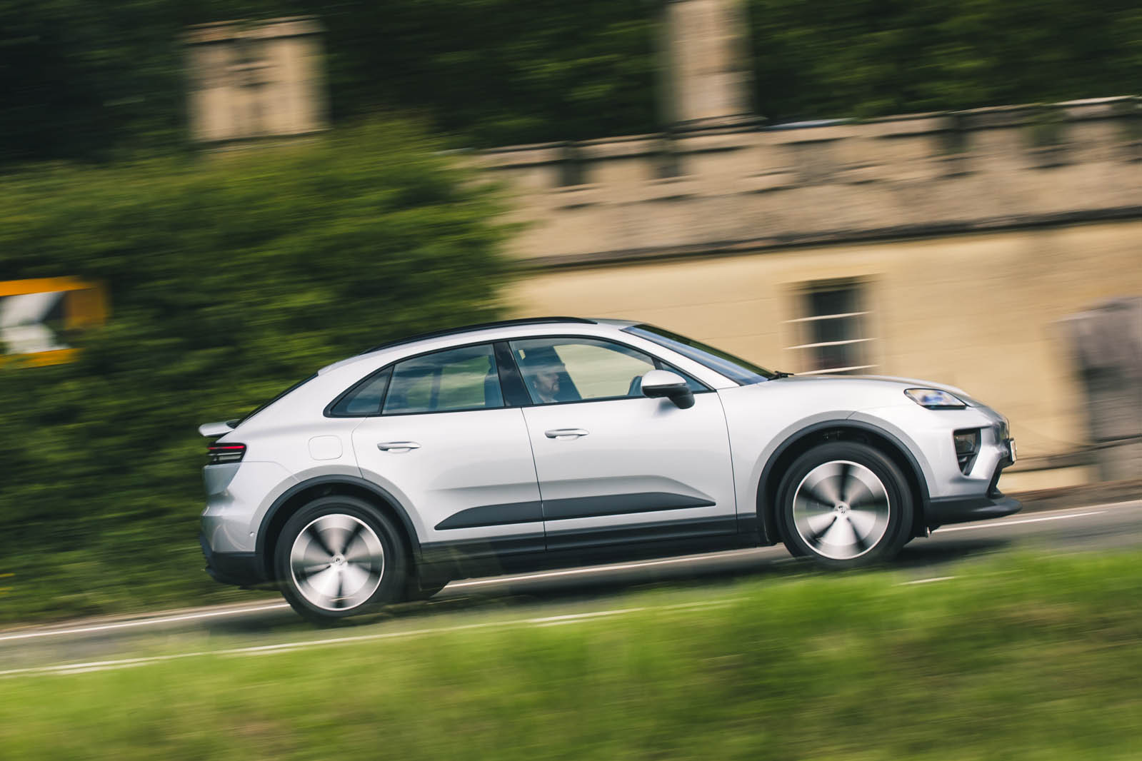 طراحی بیرونی پورشه ماکان الکتریک