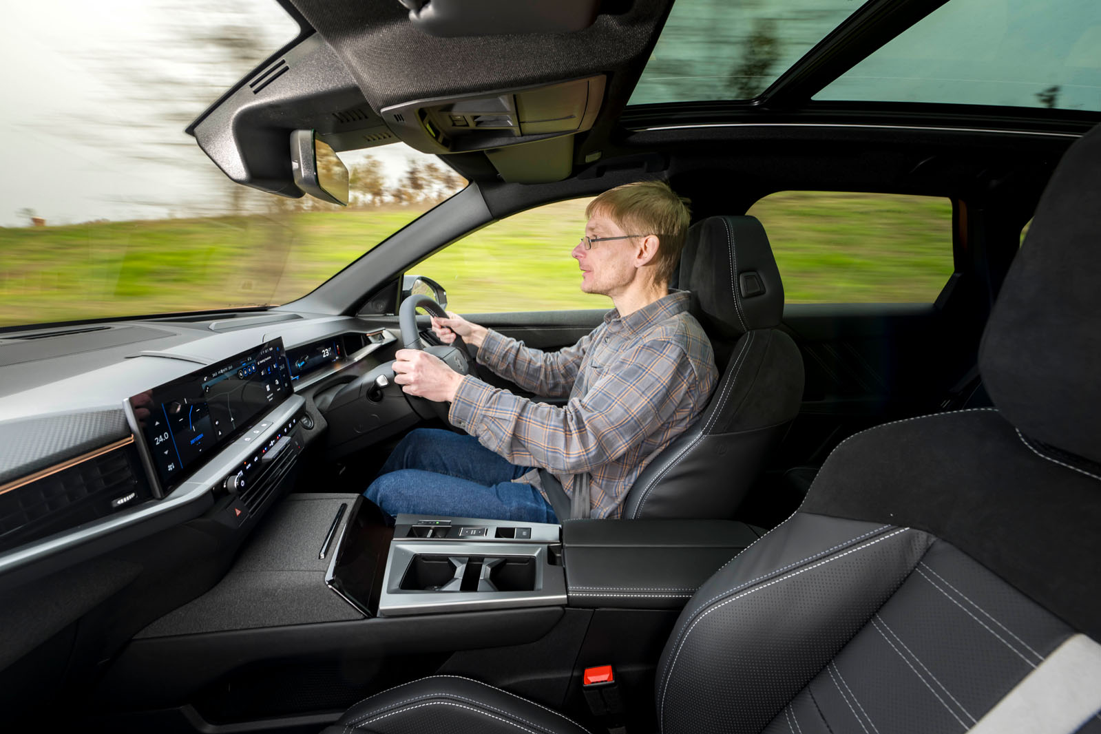 نمای داخلی کابین واکسهال گرندلند الکتریک