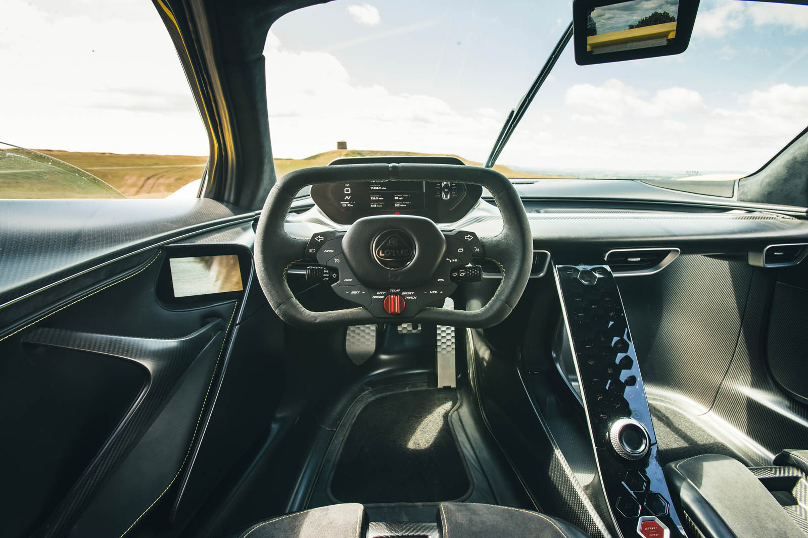 کابین لوتوس اویجا با صندلی های باکت