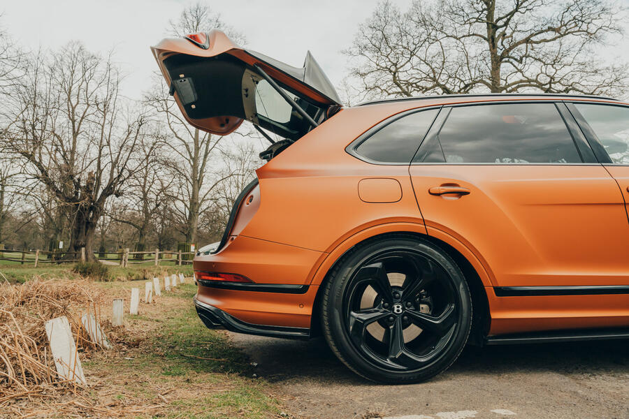 صندوق عقب باز بنتلی بنتایگا