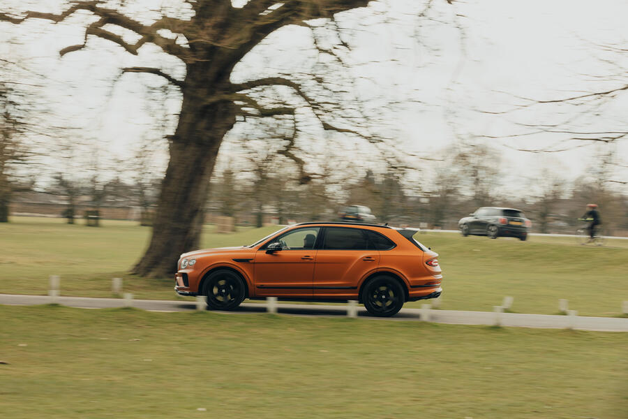 رانندگی اسپرت با بنتلی بنتایگا