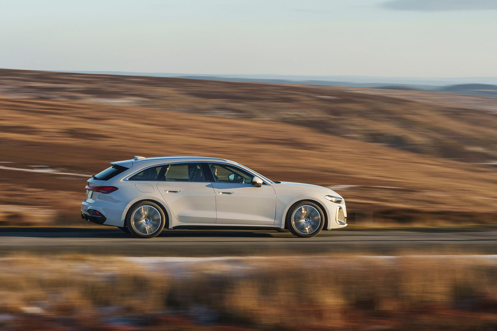 نمای جانبی آئودی A5 آوانت