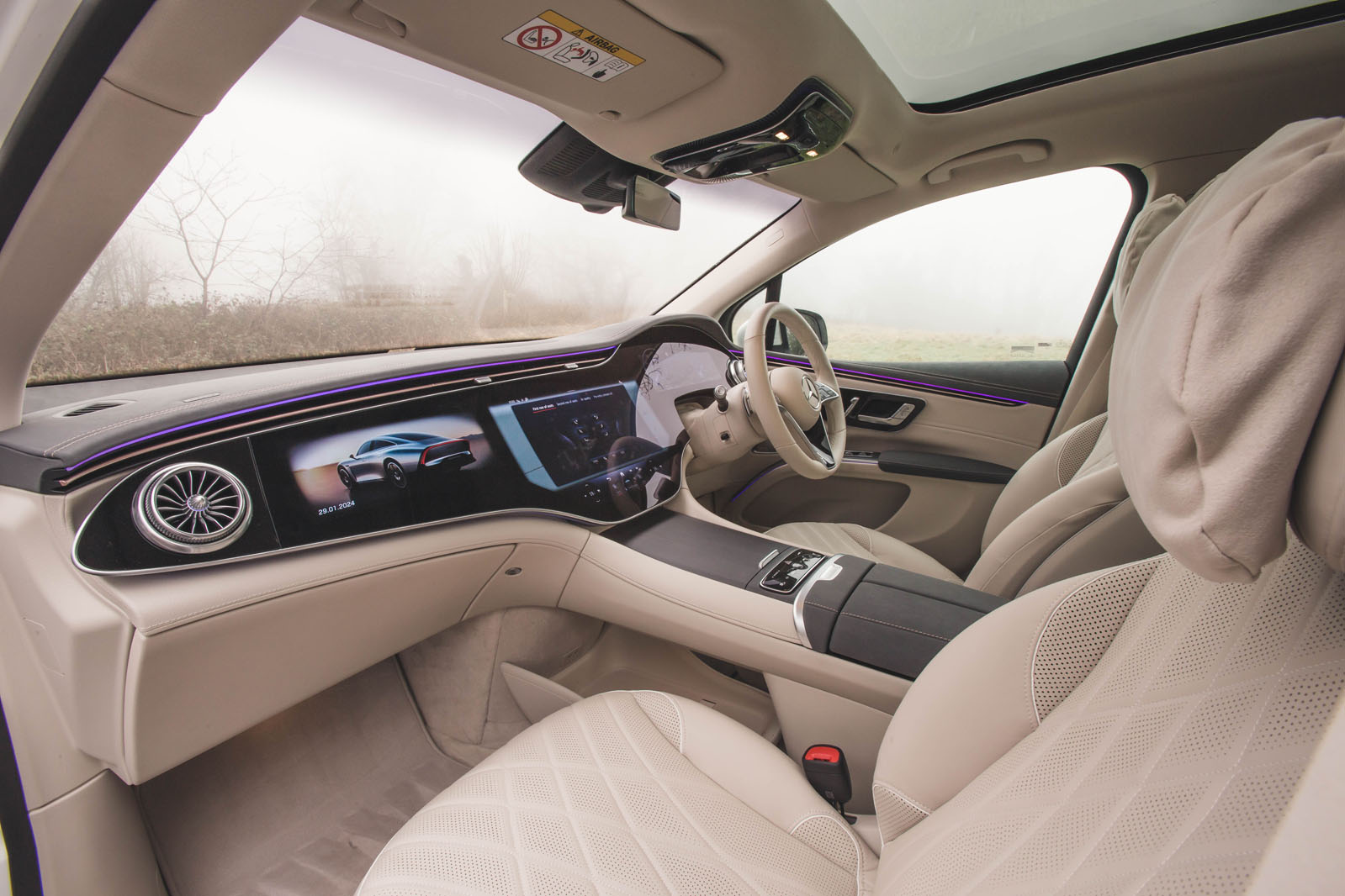 فضای داخلی مرسدس بنز EQS SUV