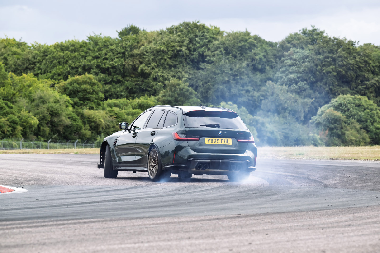 اوراستیر بی ام و M3 CS تورینگ در پیست