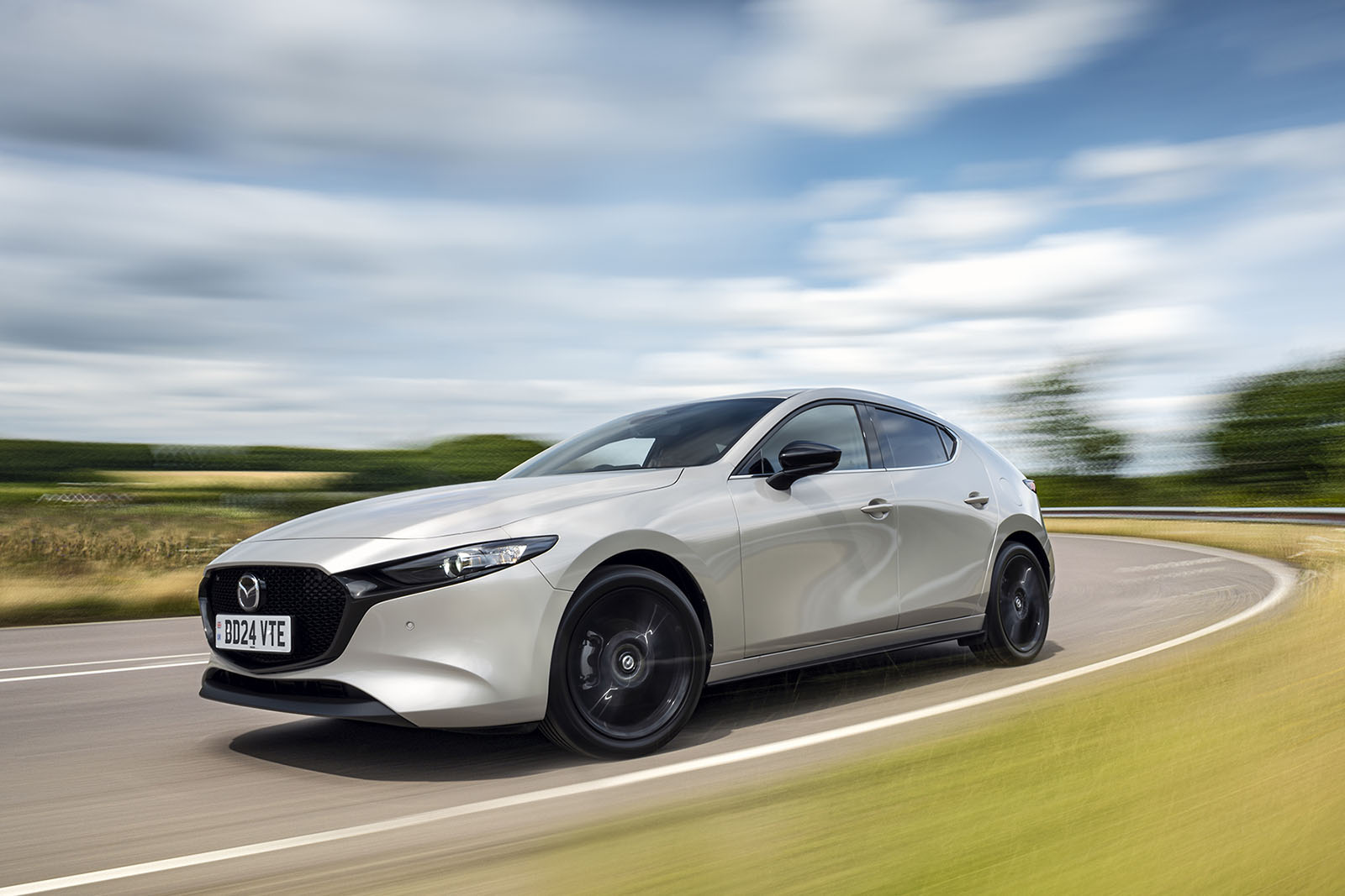 نمای جلو مزدا ۳ مدل ۲۰۲۶ در حال حرکت