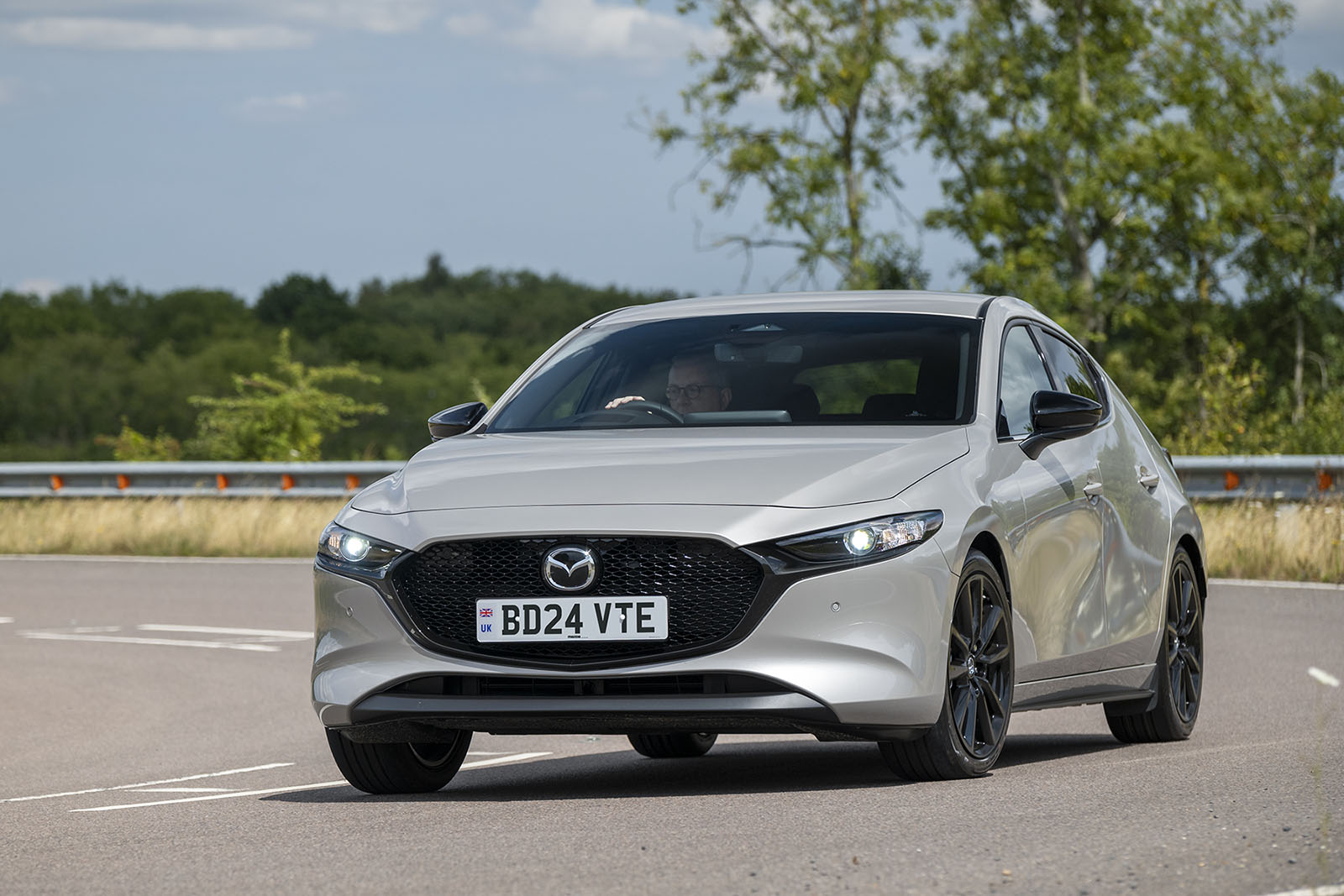 مزدا ۳ مدل ۲۰۲۶ در پیچ جلو