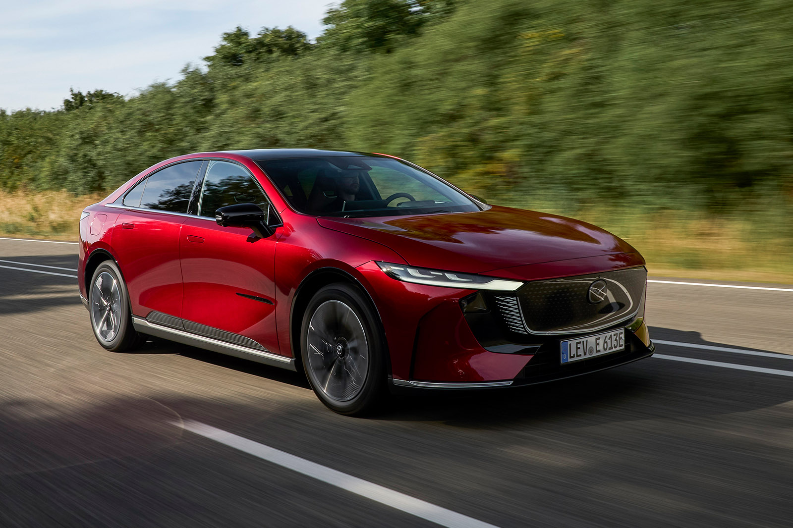 نمای جانبی در حال حرکت مزدا 6e