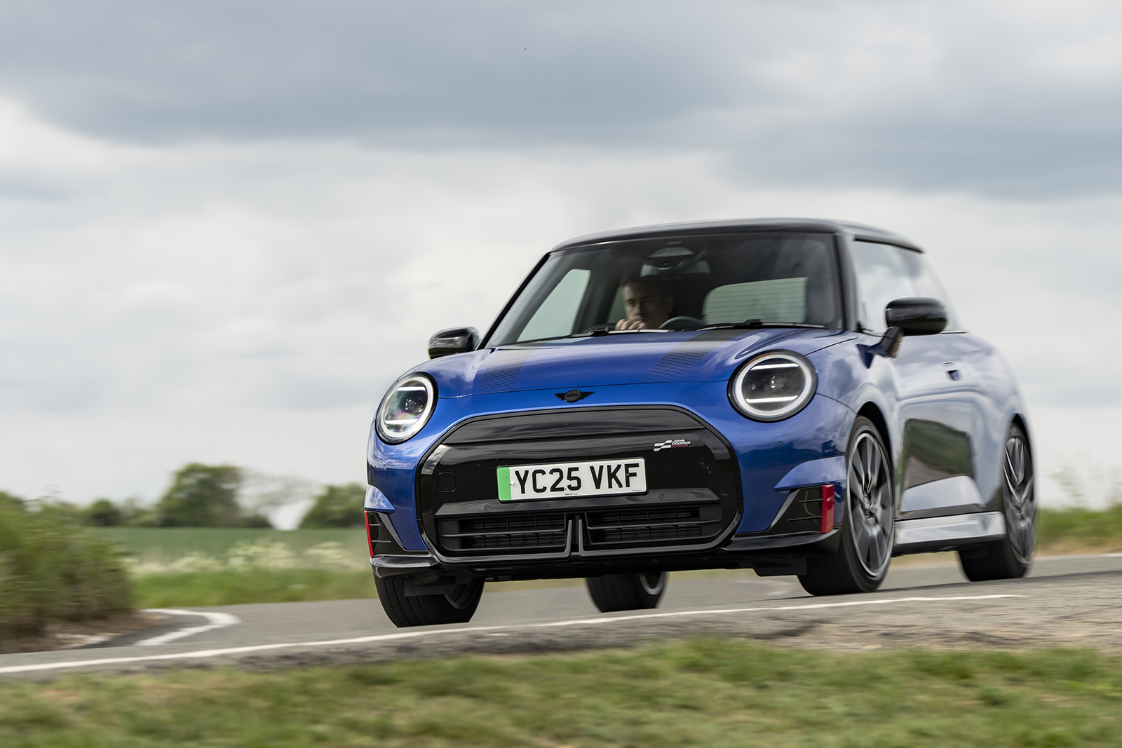 عملکرد مینی JCW الکتریک