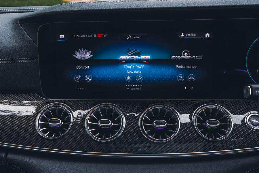 صفحه‌نمایش دوگانه ۱۲.۳ اینچی سیستم MBUX