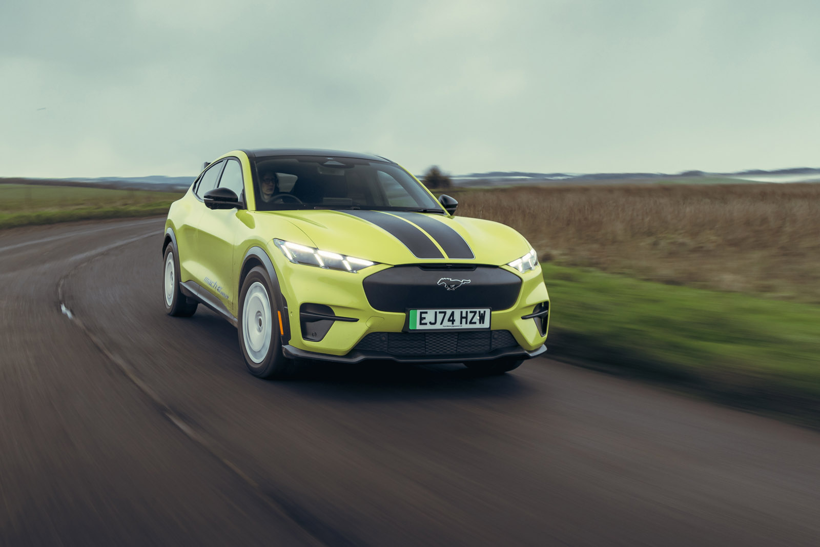 حرکت Mach-E Rally در جاده