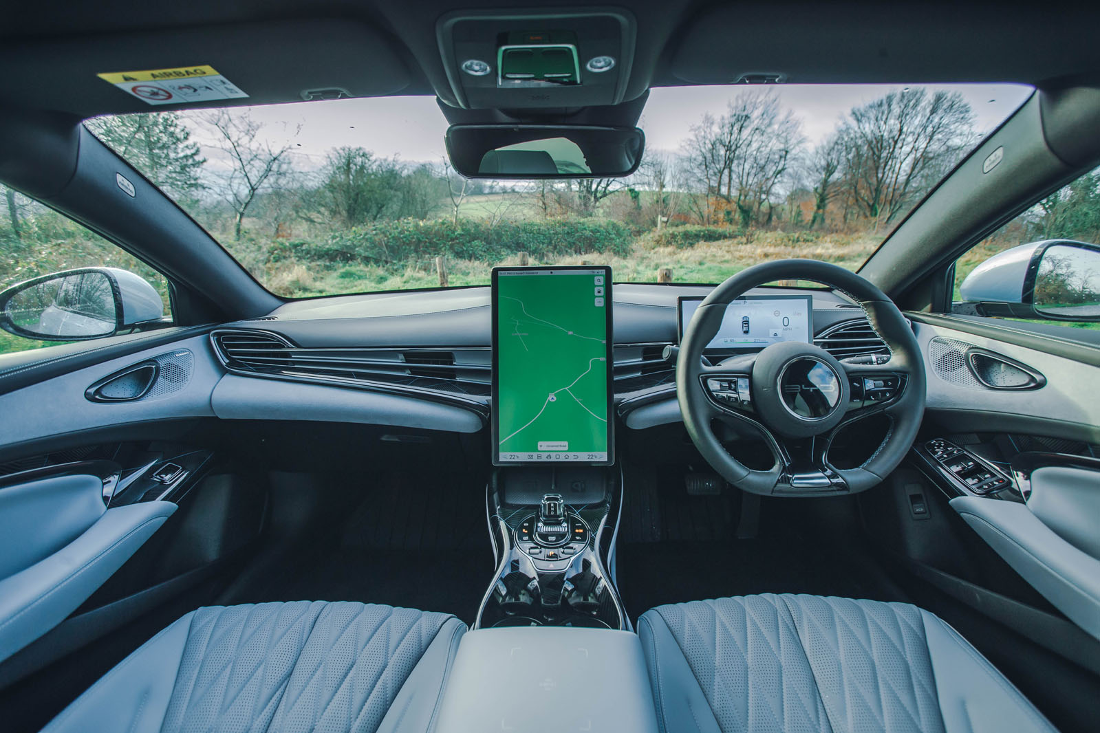 فضای داخلی بی وای دی سیل - داشبورد نرم و نمایشگر چرخان 15.6 اینچی