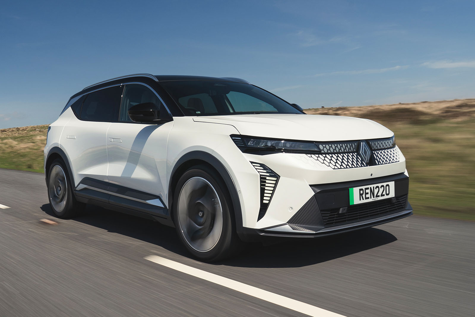 Scenic E-Tech نمای جلو