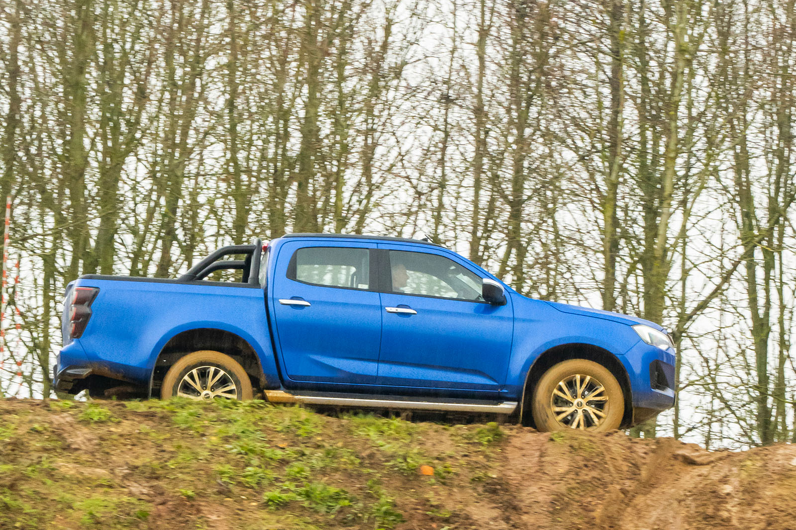 ایسوزو دی مکس در مسیر ناهموار