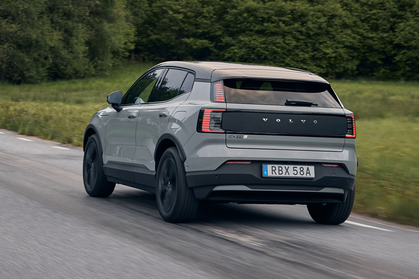 نمای عقب ولوو EX30