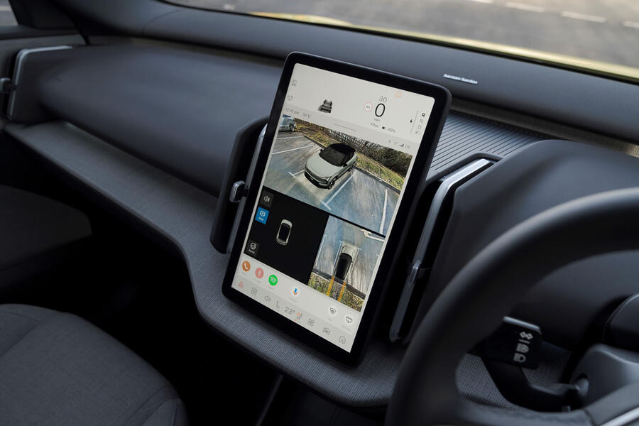 سیستم چندرسانه ای ولوو EX30