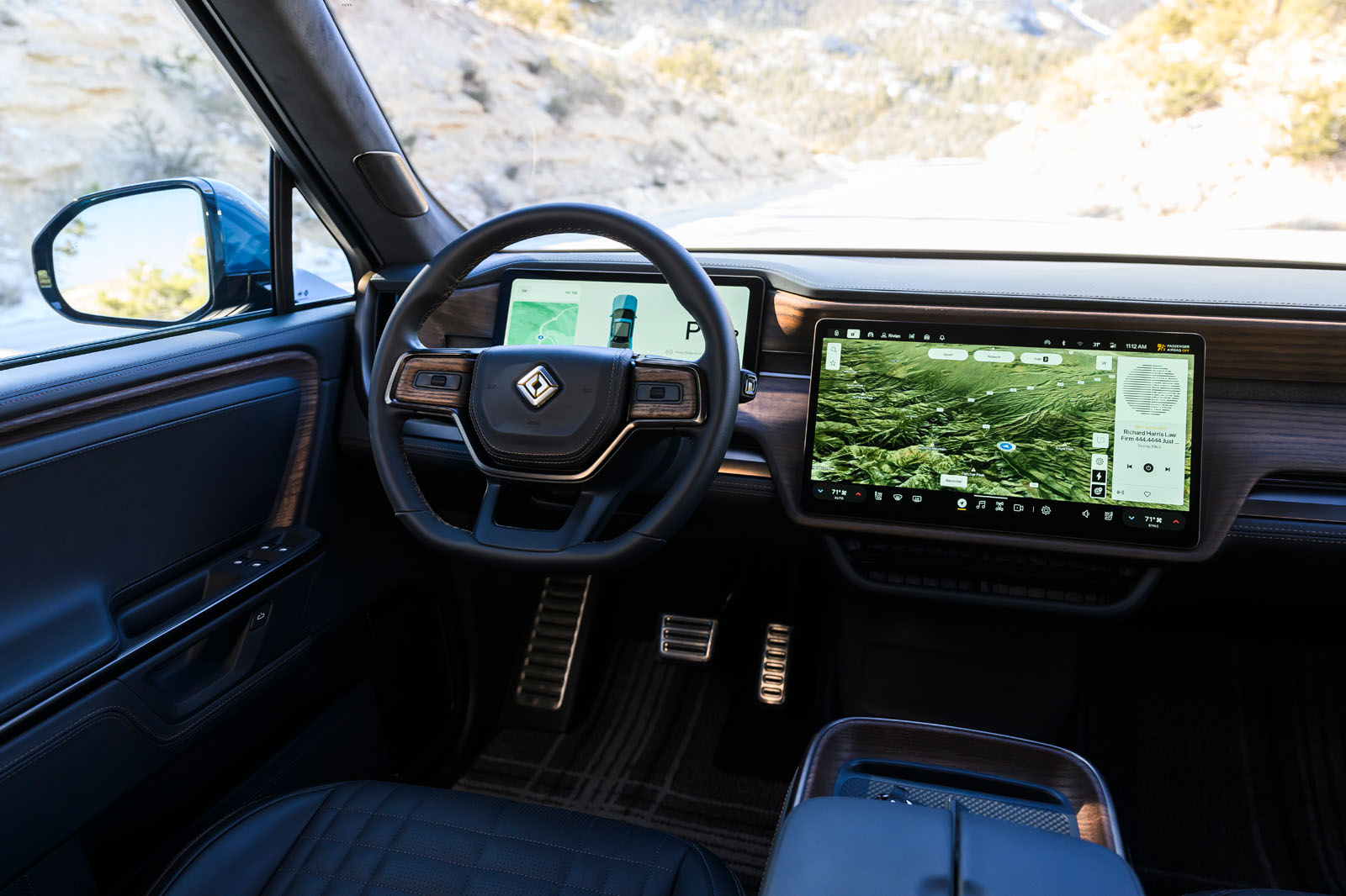 کابین و داشبورد ریویان R1T