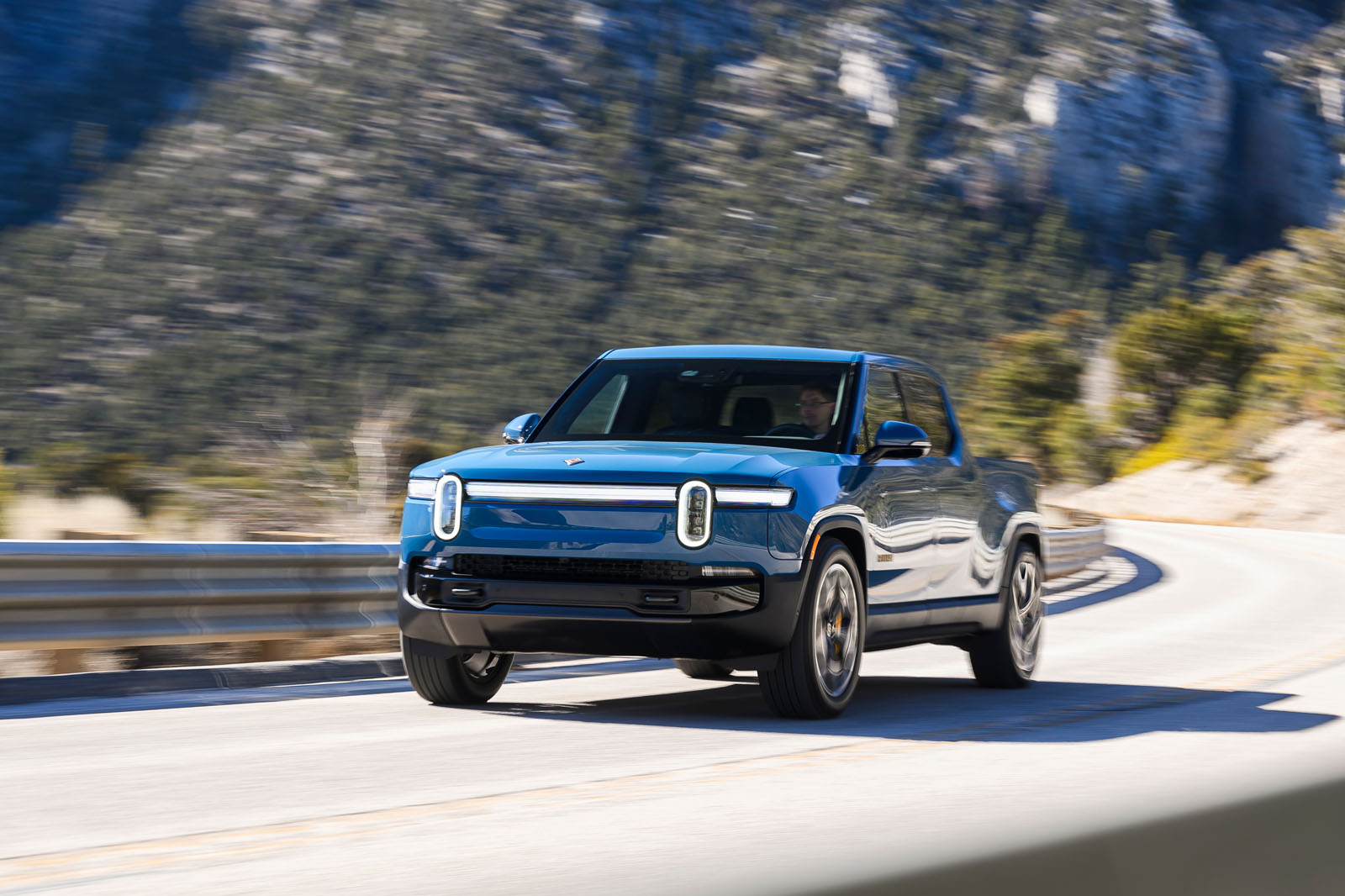 ریویان R1T در شتاب گیری